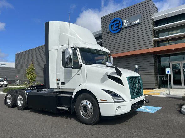 2025 Volvo VNR 640