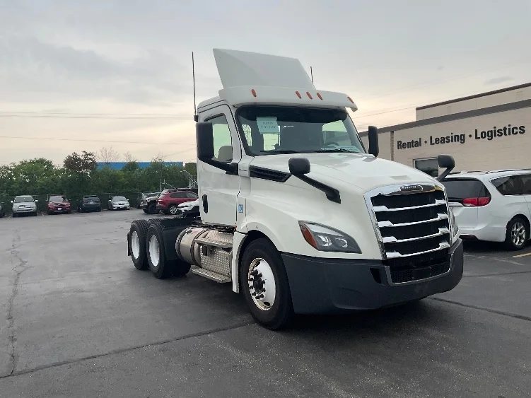 2019 Freightliner Cascadia in Milwaukee, WI — photo 3