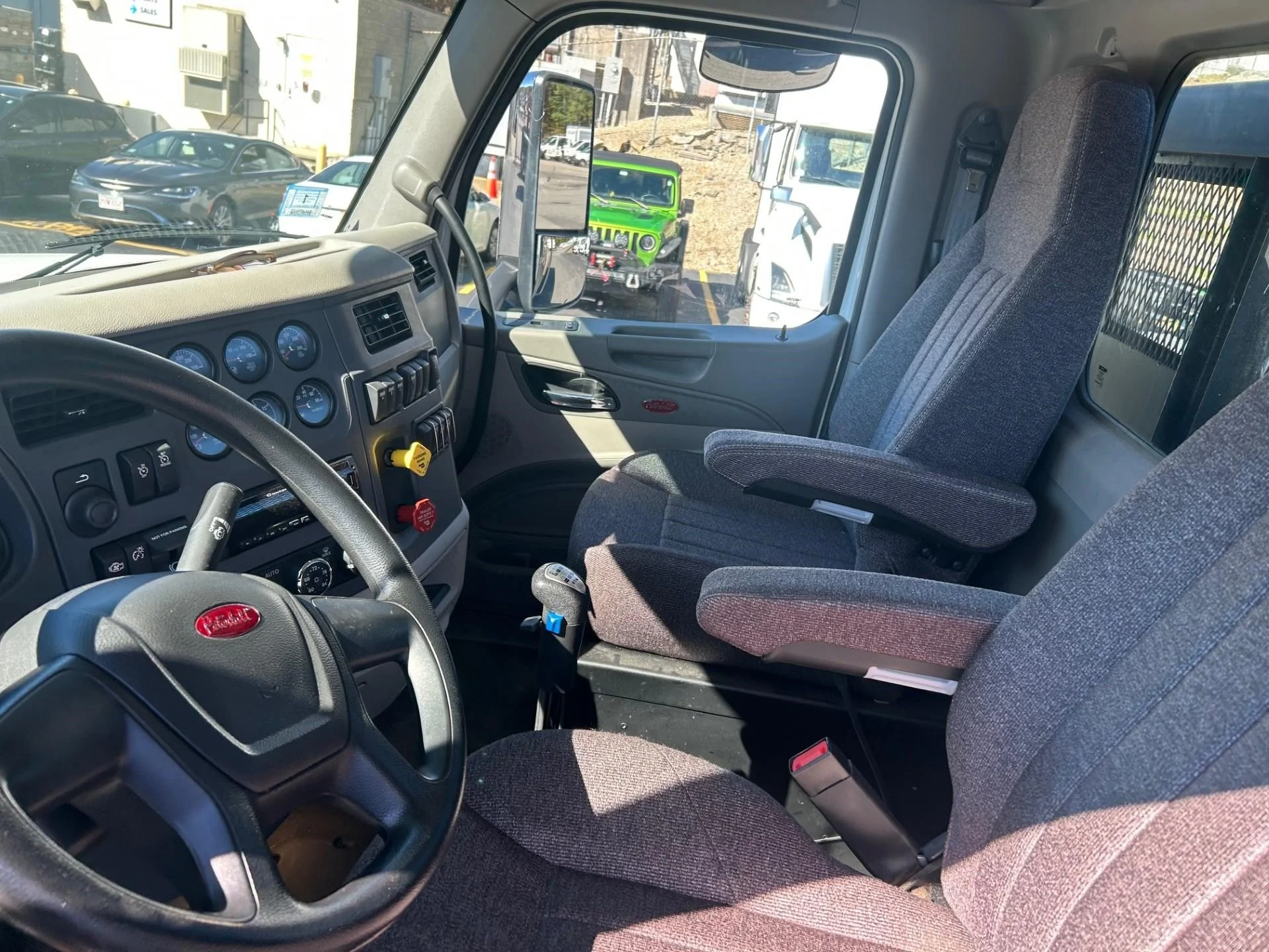 2021 Peterbilt 567 - image 3