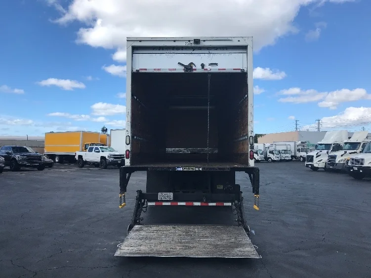 2017 Hino 268 - image 9