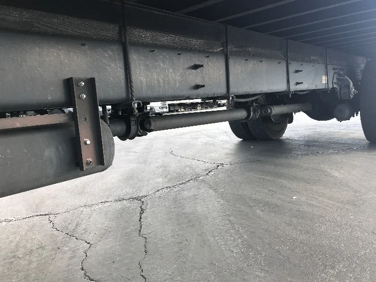 2017 Hino 268 - image 5