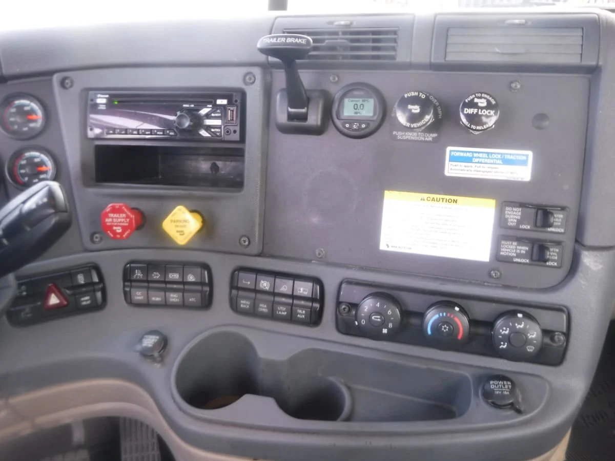 2018 Freightliner Cascadia - image 12