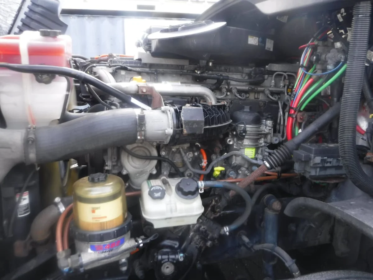 2018 Freightliner Cascadia - image 8