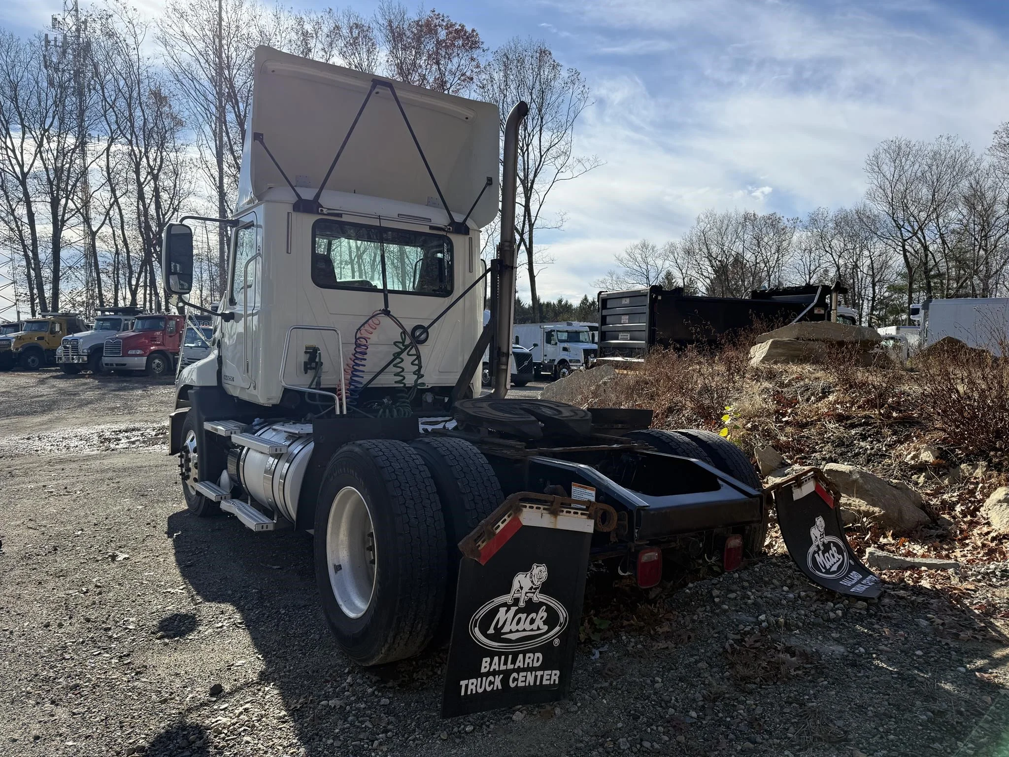 2016 Mack - image 3
