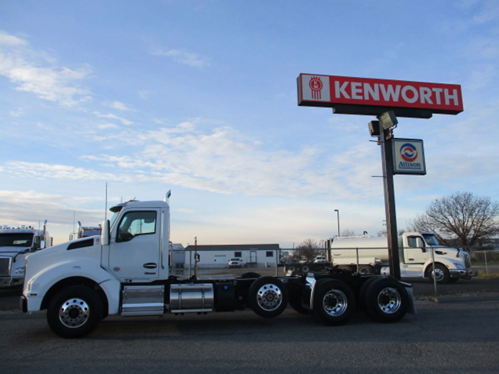 2026 Kenworth T880 - image 2