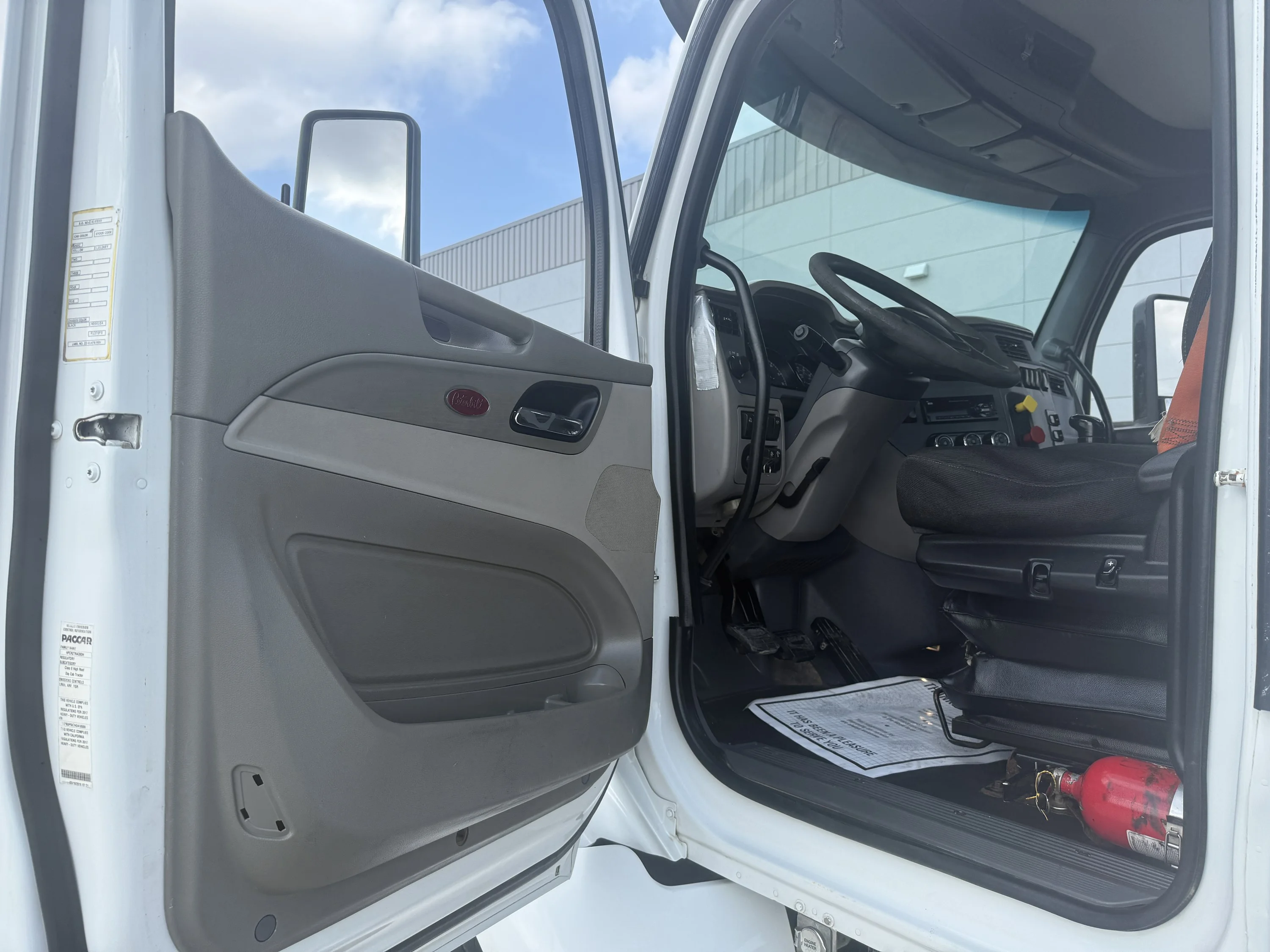 2017 Peterbilt 579 - image 9