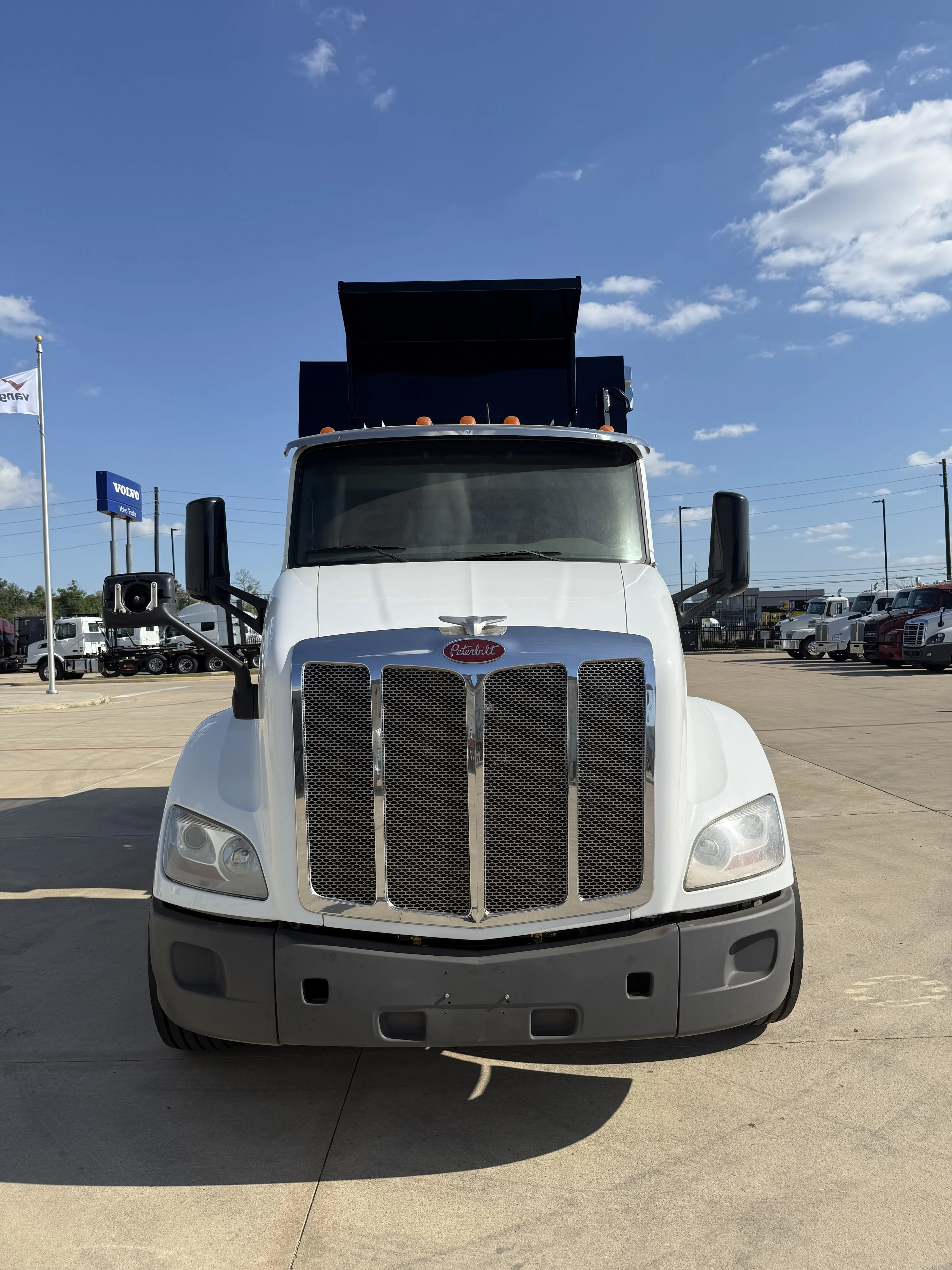 2017 Peterbilt 579 - image 2