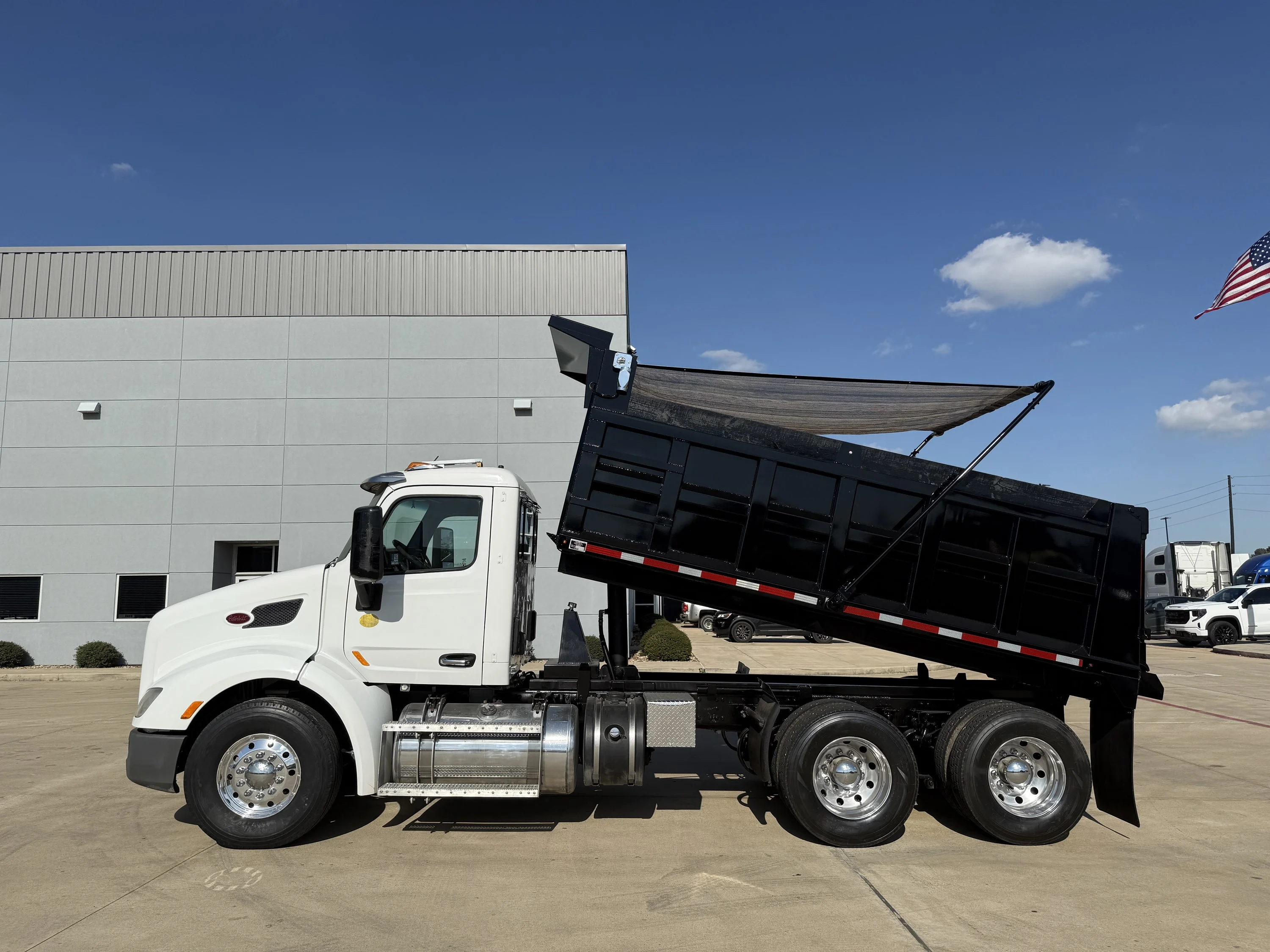 2017 Peterbilt 579 - image 8