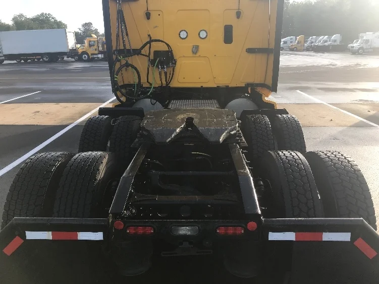 2022 International LT - image 6