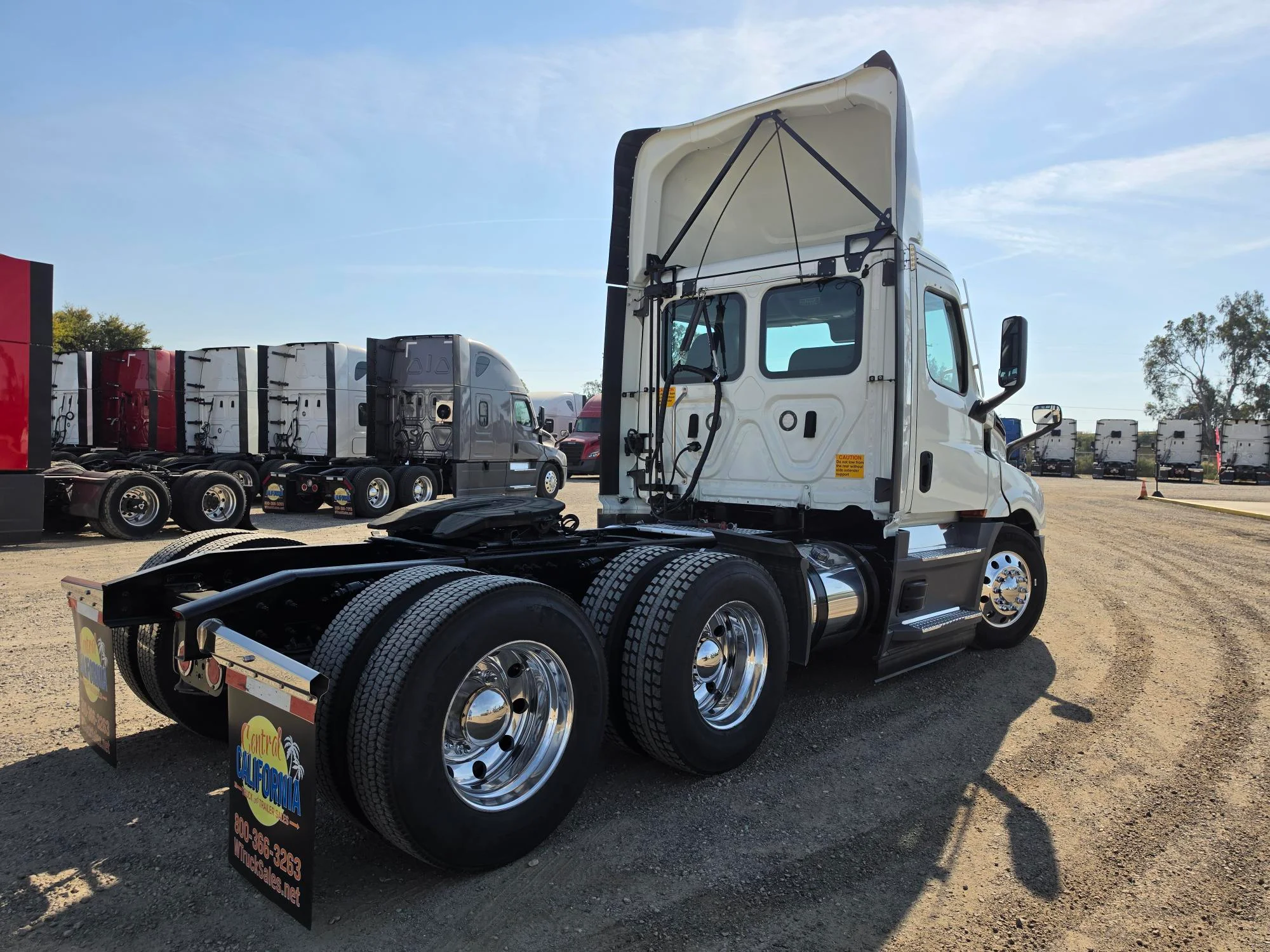 2022 Freightliner Cascadia in Selectrucks Fontana, CA — photo 6