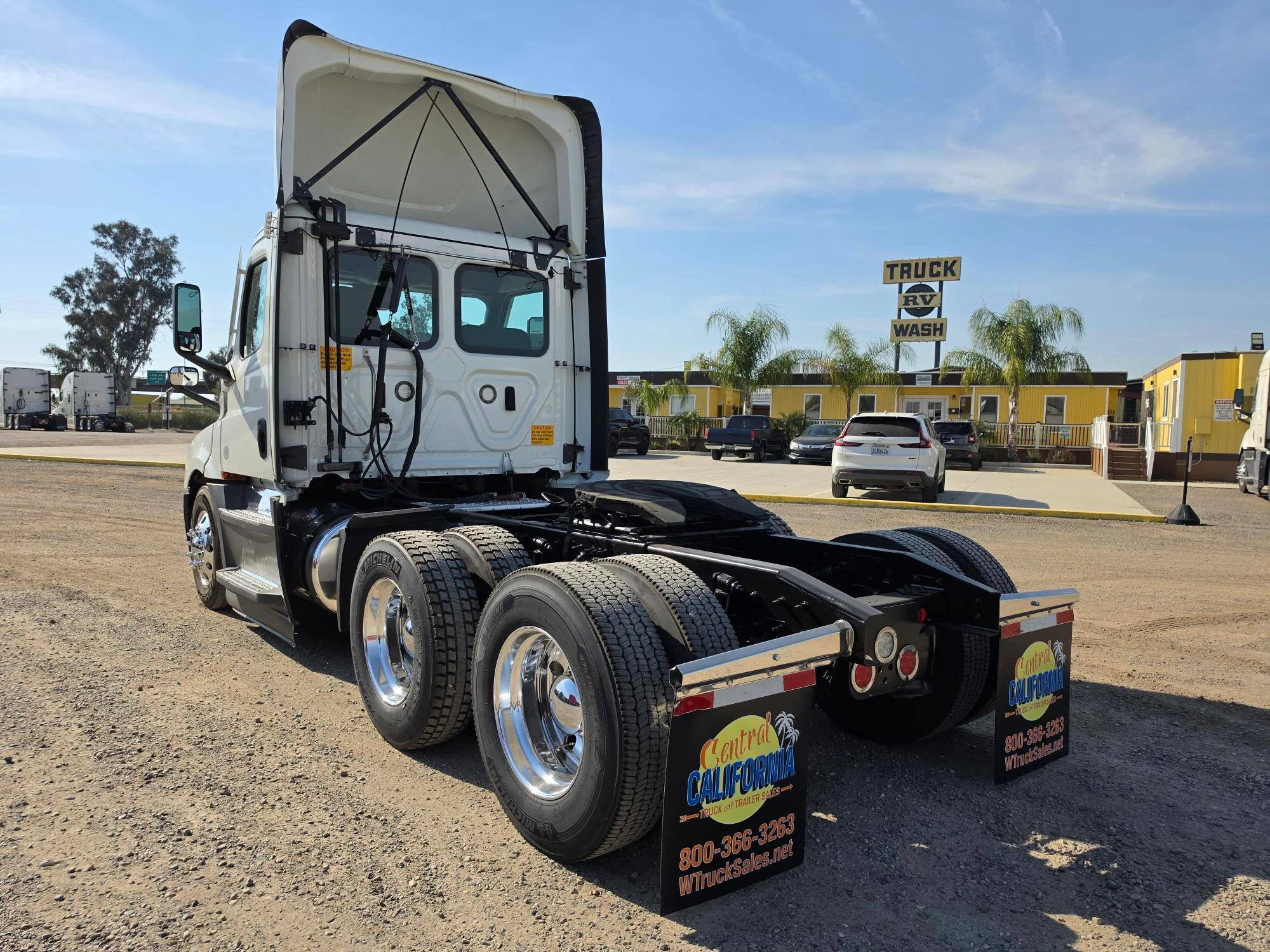 2022 Freightliner Cascadia in Selectrucks Fontana, CA — photo 4