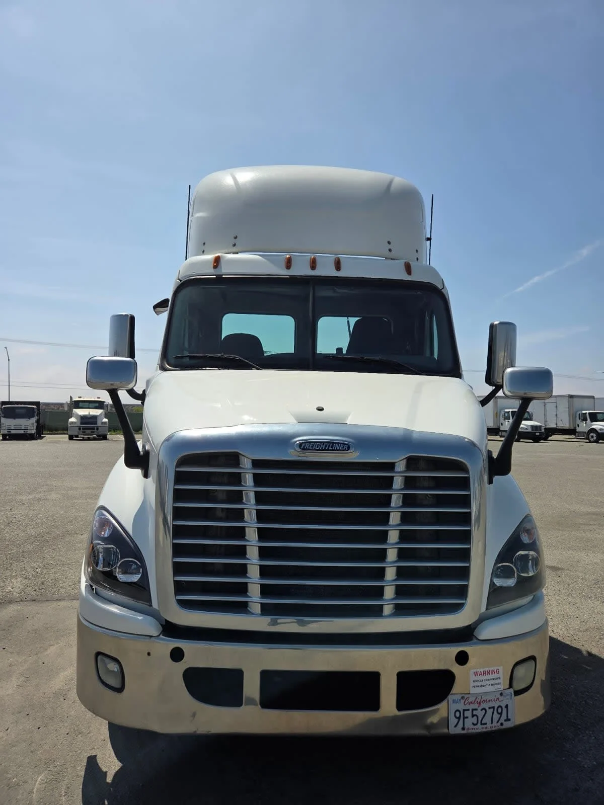 2017 Freightliner Cascadia - image 2