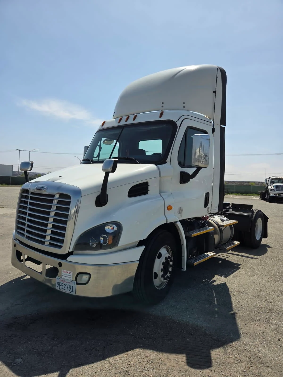 2017 Freightliner Cascadia - image 3