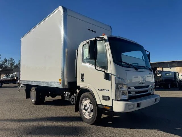 2025 Isuzu NRR - image 4