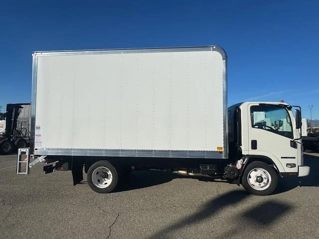 2025 Isuzu NRR - image 5