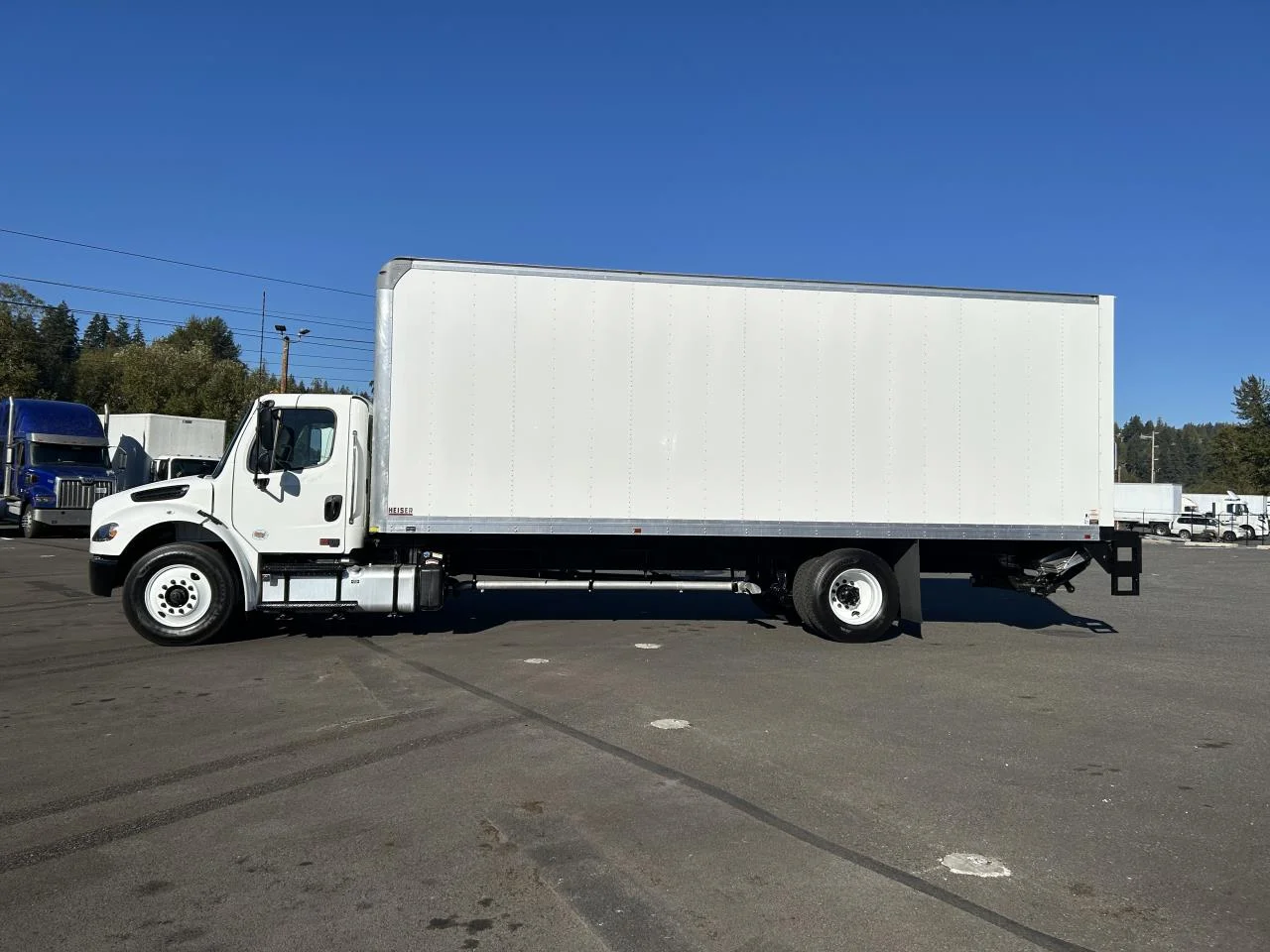 2025 Freightliner M2 106 in Mount Vernon, WA — photo 2