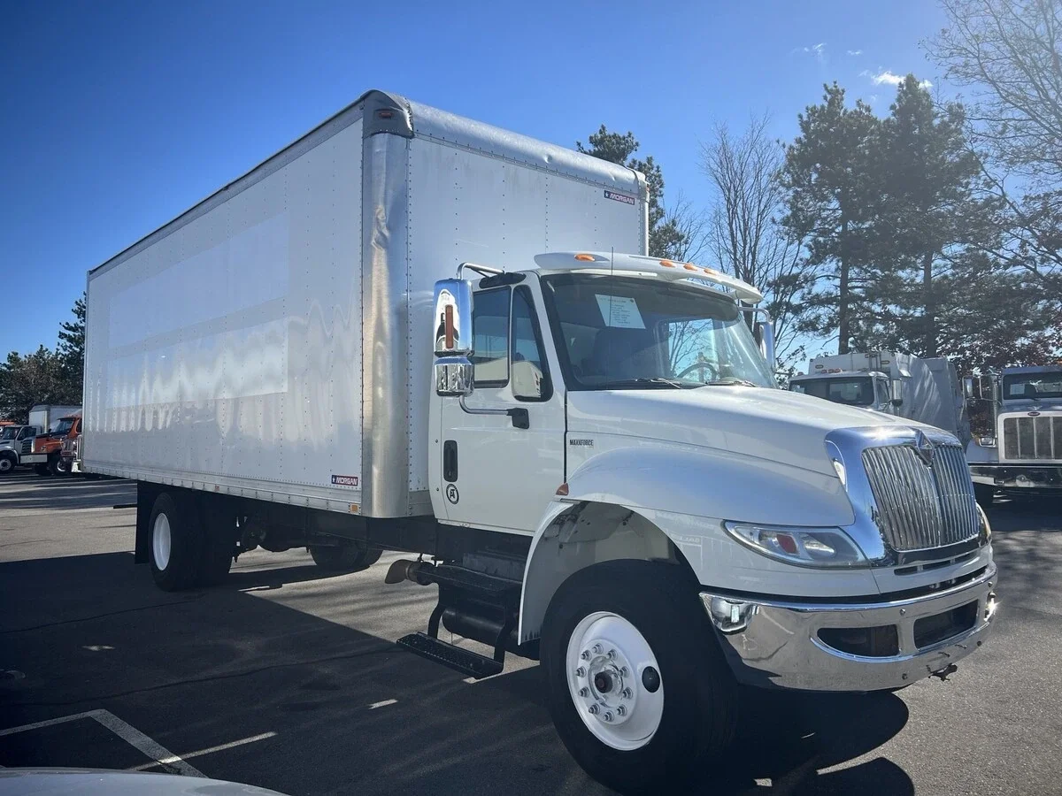 2015 International 4300 - image 4