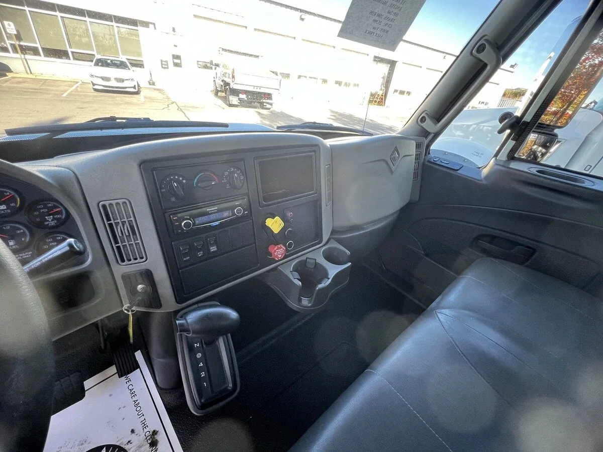 2015 International 4300 - image 14