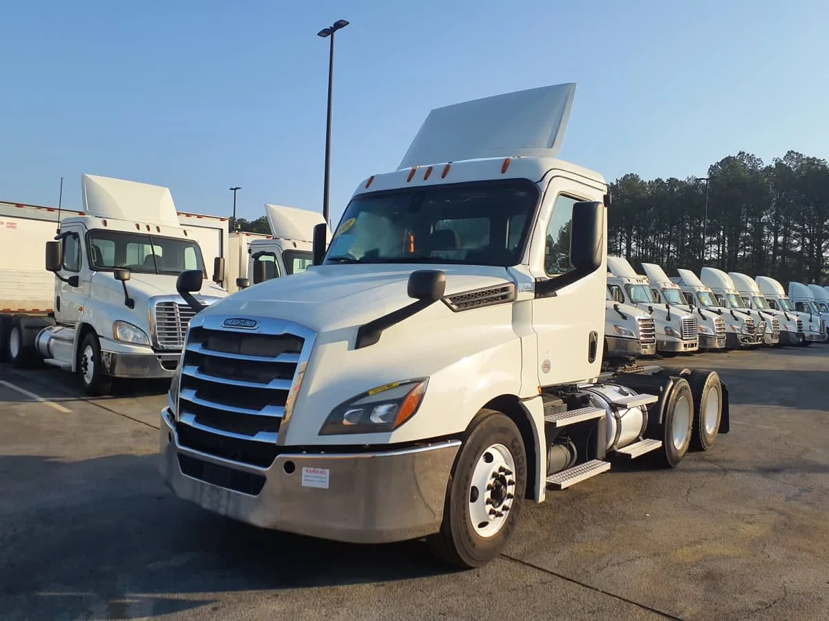 2020 Freightliner Cascadia in Atlanta, GA — photo 3