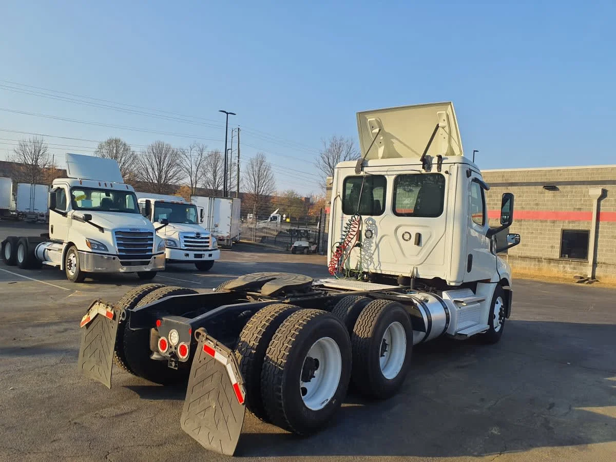2020 Freightliner Cascadia in Atlanta, GA — photo 4