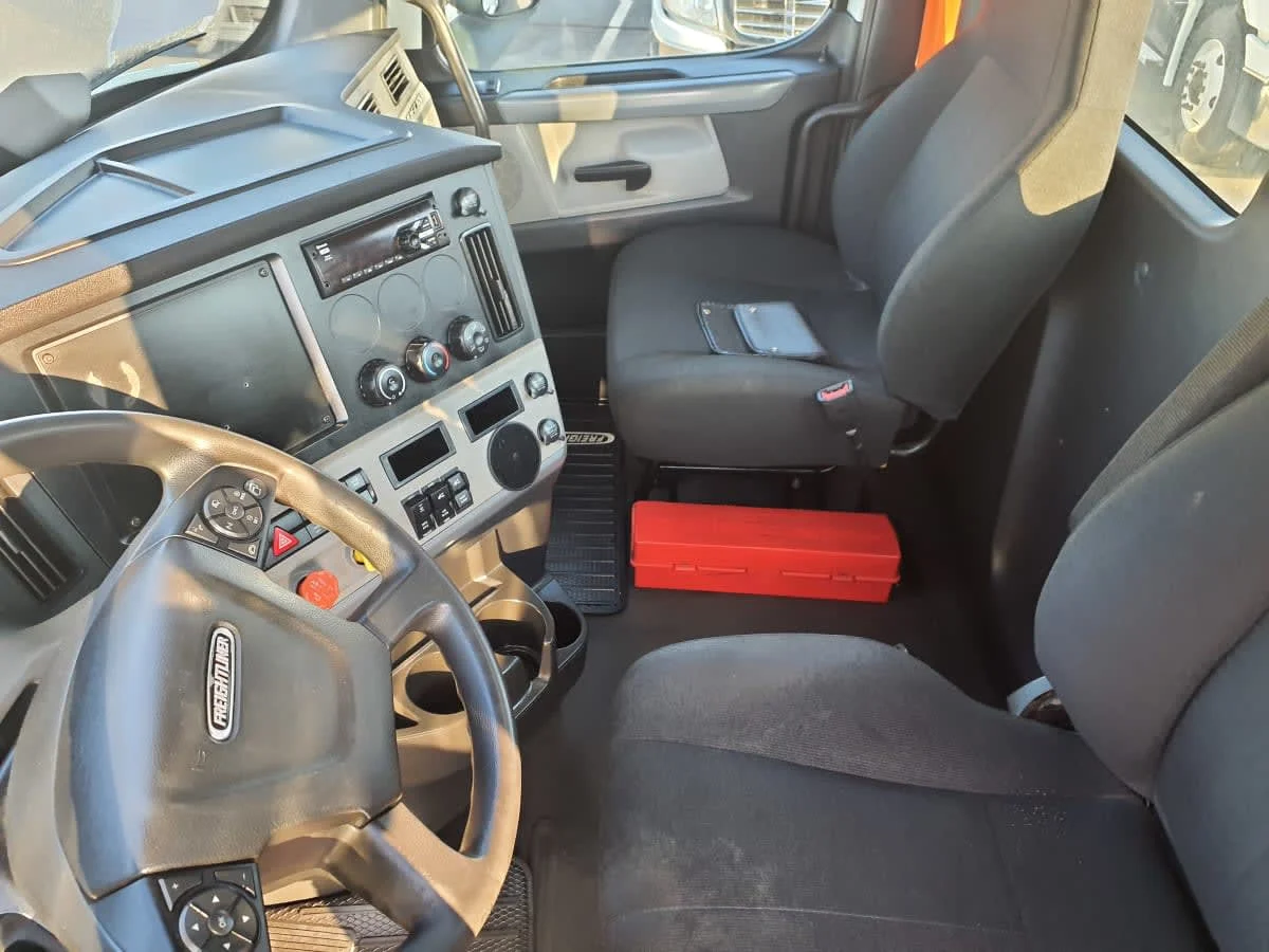 2020 Freightliner Cascadia in Atlanta, GA — photo 7