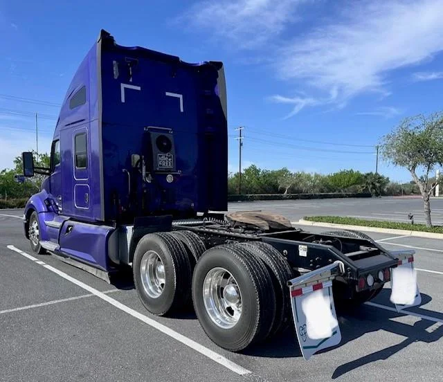 2022 Kenworth T680 — photo 8