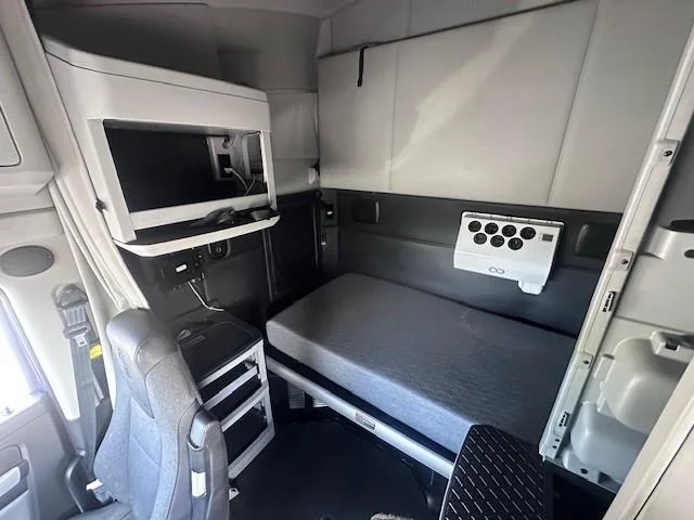 2022 Kenworth T680 — photo 14