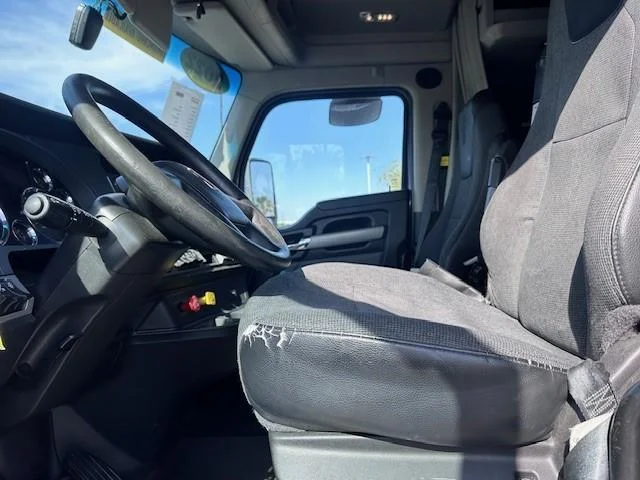 2022 Kenworth T680 — photo 11