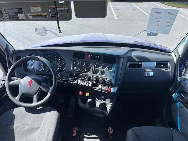 2022 Kenworth T680 — photo 12