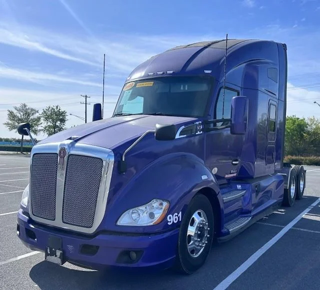 2022 Kenworth T680 — photo 2