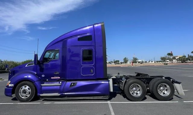 2022 Kenworth T680 — photo 9