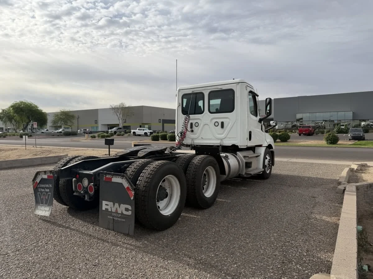 2022 Freightliner Cascadia in Phoenix, AZ — photo 4