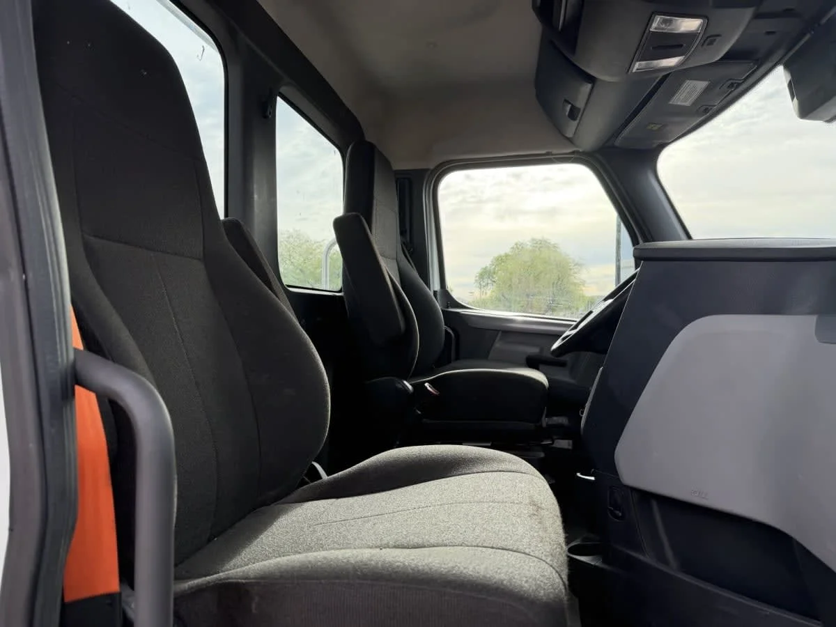 2022 Freightliner Cascadia in Phoenix, AZ — photo 11