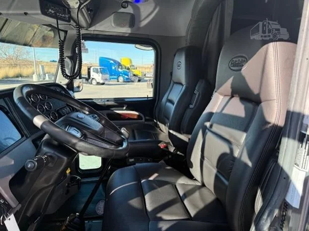 2023 Peterbilt 389 - image 17