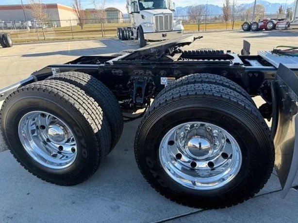 2023 Peterbilt 389 - image 11