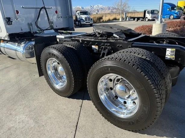 2023 Peterbilt 389 - image 12