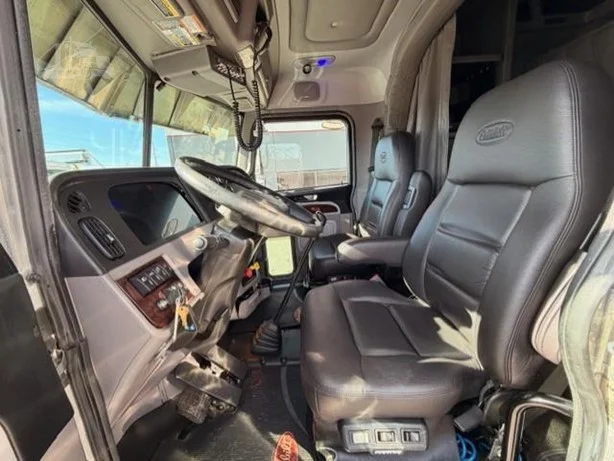 2023 Peterbilt 389 - image 20