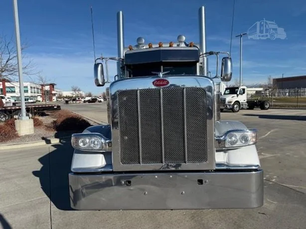 2023 Peterbilt 389 - image 3