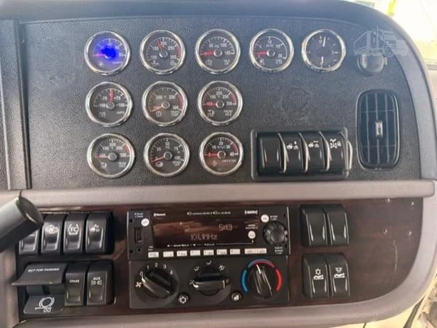 2023 Peterbilt 389 - image 21