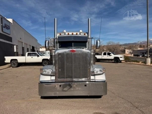 2023 Peterbilt 389 - image 2