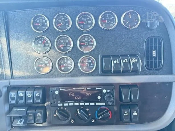 2023 Peterbilt 389 - image 22