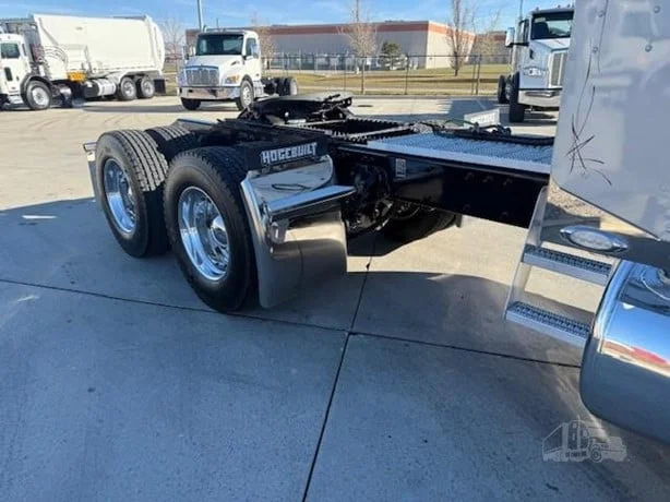 2023 Peterbilt 389 - image 10