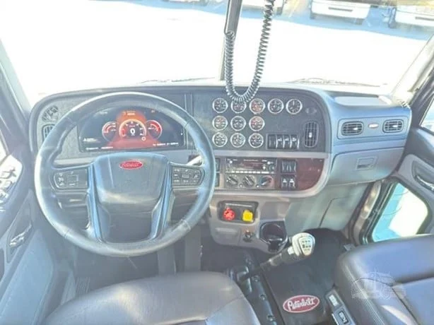 2023 Peterbilt 389 - image 18