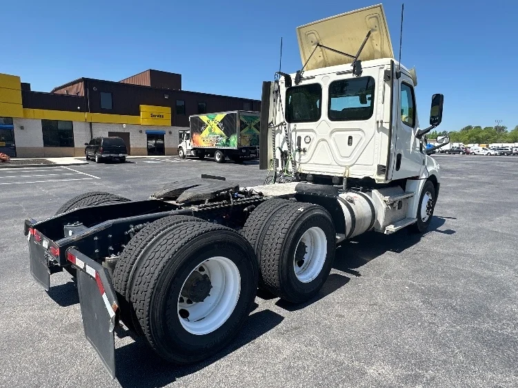2019 Freightliner Cascadia in Atlanta, GA — photo 7