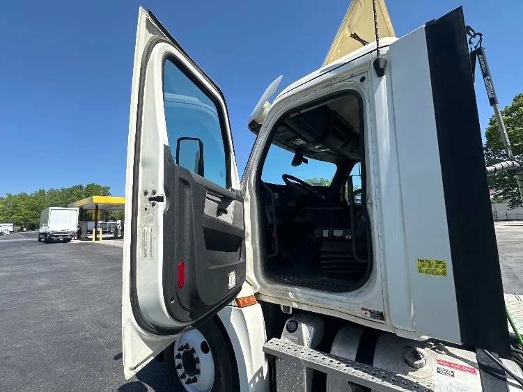 2019 Freightliner Cascadia in Atlanta, GA — photo 9