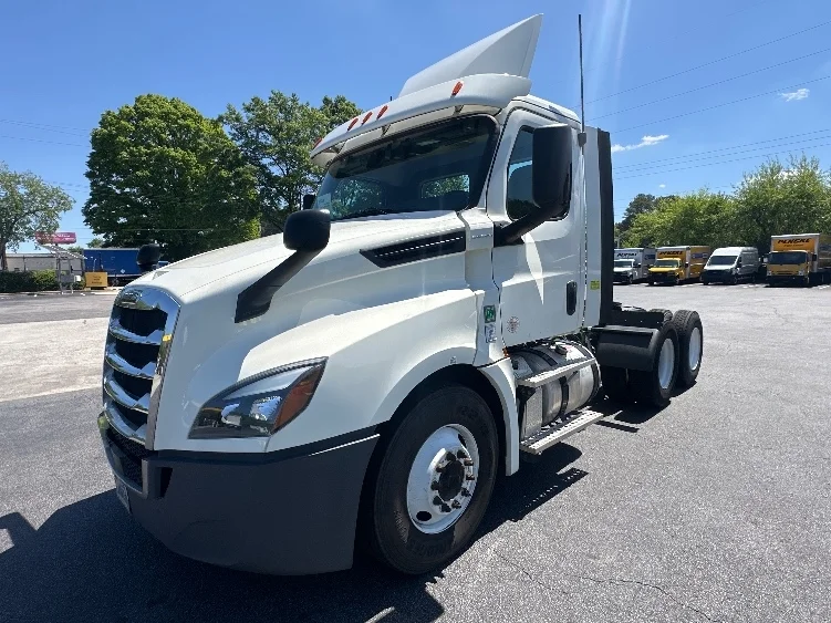 2019 Freightliner Cascadia in Atlanta, GA — photo 3