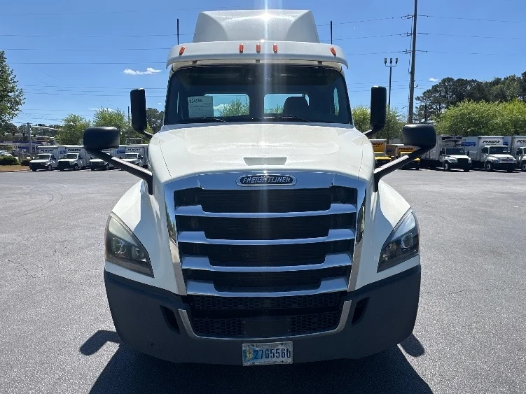 2019 Freightliner Cascadia in Atlanta, GA — photo 2