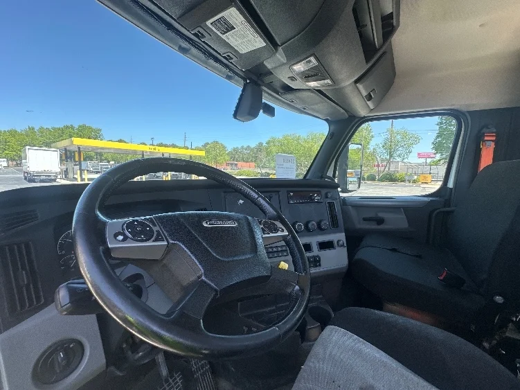 2019 Freightliner Cascadia in Atlanta, GA — photo 10