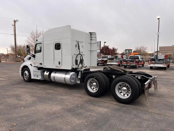 2022 Peterbilt 579 in Albuquerque, NM — photo 4