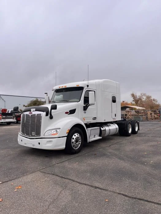 2022 Peterbilt 579 in Albuquerque, NM — photo 2